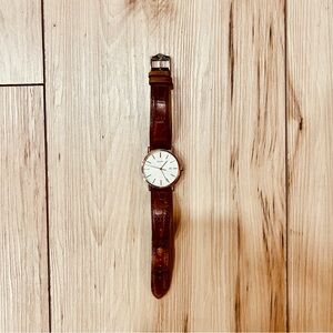 🚨 Bulova Men's Classic 3-Hand Quartz Leather Strap Watch, Buckle, 37mm